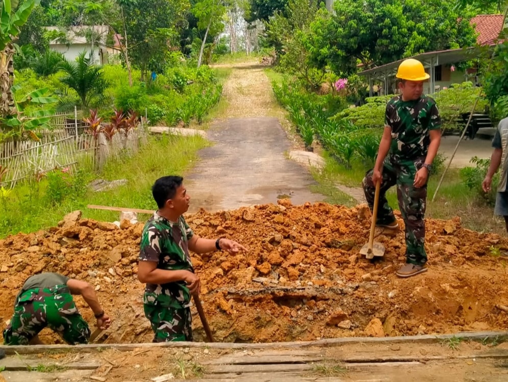 Kehadiran Babinsa Diterima Positif di Banjar Adat Dukuh