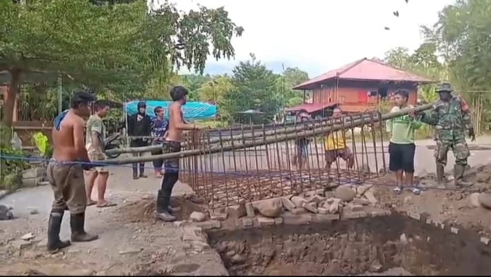 Sinergi TNI dan Warga Majukan Proyek Jembatan Perintis Garuda