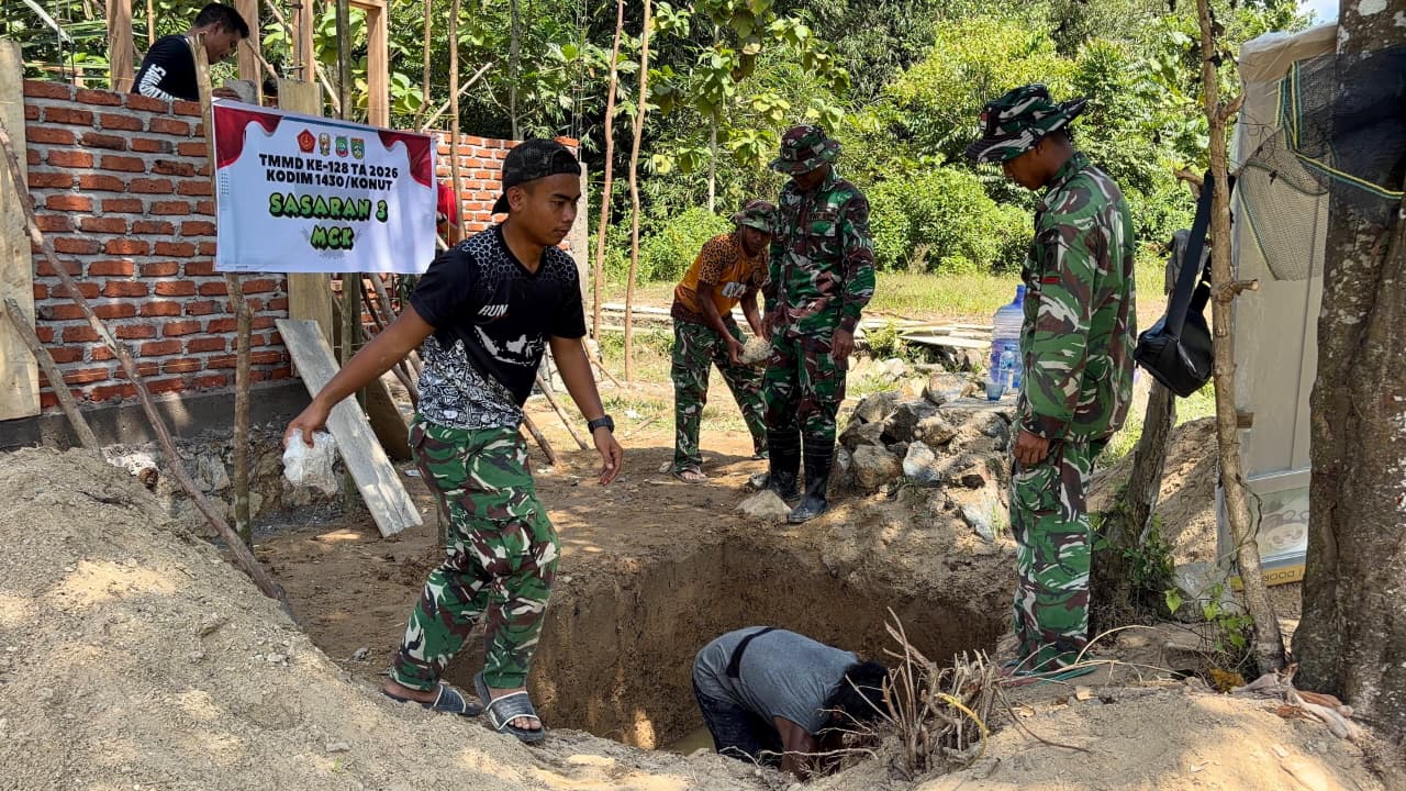 Kebut Target! Gotong Royong Satgas TMMD ke-128 Kodim 1430/Konut Warnai Penggalian MCK Sasaran 3