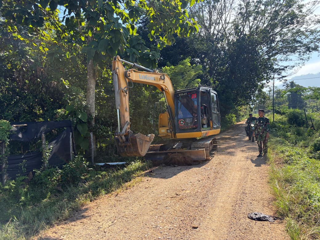 Alat Berat Tancap Gas, Peningkatan Jalan Usaha Tani 3,1 Km di Desa Amolame Dipercepat