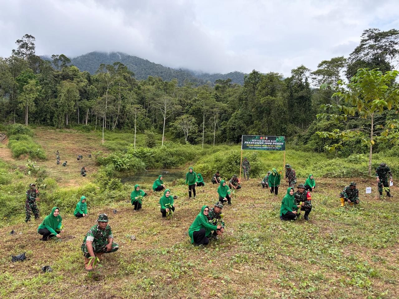 Penamaan Pohon Pererat Kebersamaan TNI dan Warga dalam TMMD ke-128