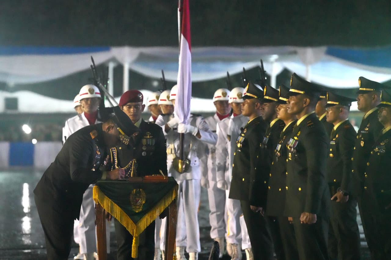 Dibawah Guyuran Hujan, Kasad Lantik 1.202 Perwira Remaja Diktukpa TNI AD Gelombang I TA 2026
