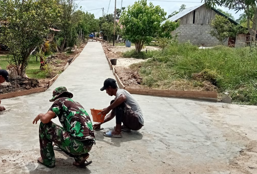Kemanunggalan TNI dan Rakyat Terlihat Nyata dalam TMMD Ke-128 Kodim 1511/Pulau Moa