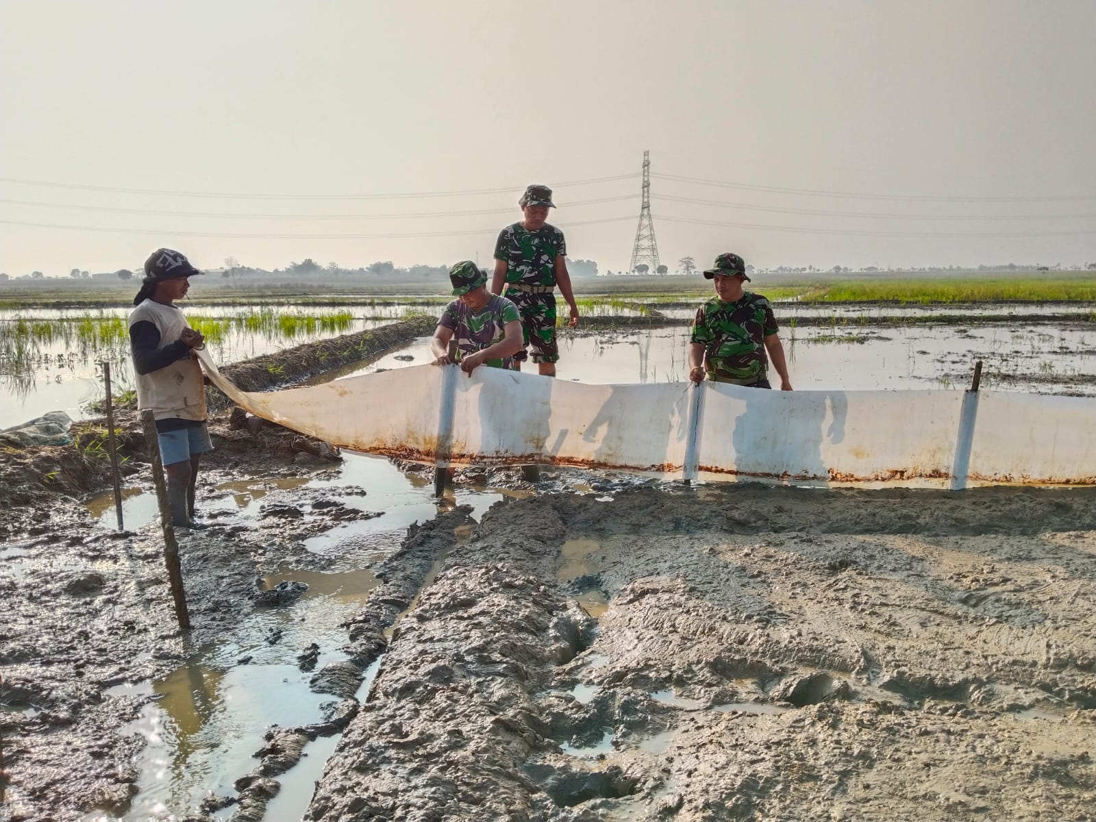 Kades Luwung Kencana Apresiasi Program Ketahanan Pangan TMMD ke-129 Kodim 0620/Kab. Cirebon