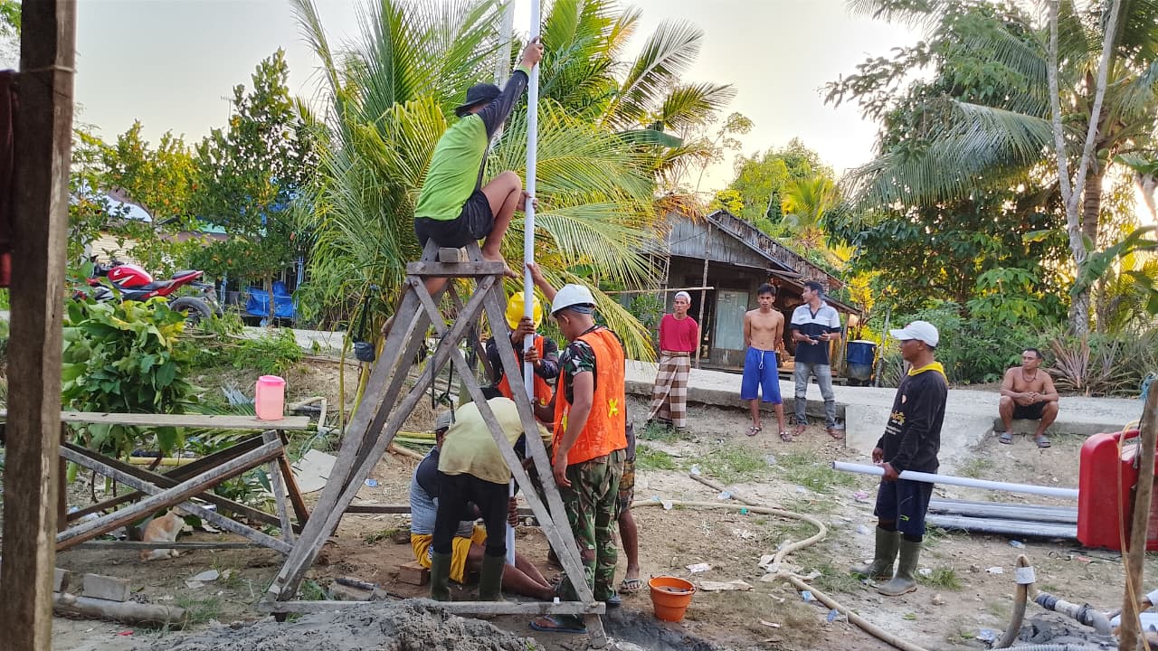 TMMD Ke-129 Kapuas Akselerasi Kesejahteraan Desa Lewat Pemasangan Pipa Sumur Bor