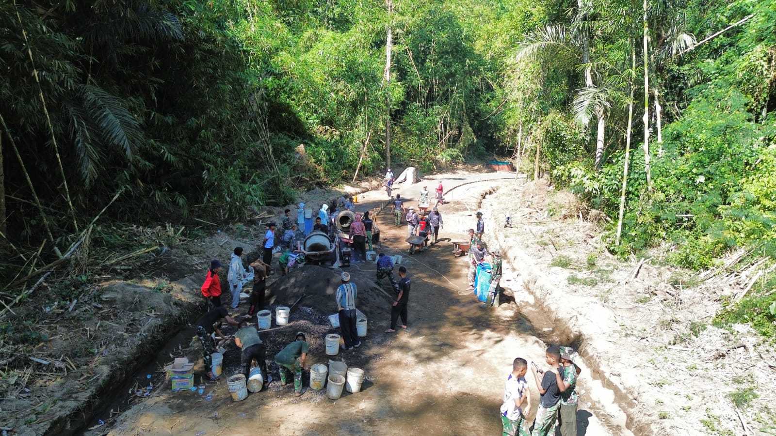 Rabat Beton TMMD Ke-129 Diharapkan Dorong Perekonomian Warga Desa Sekardadi