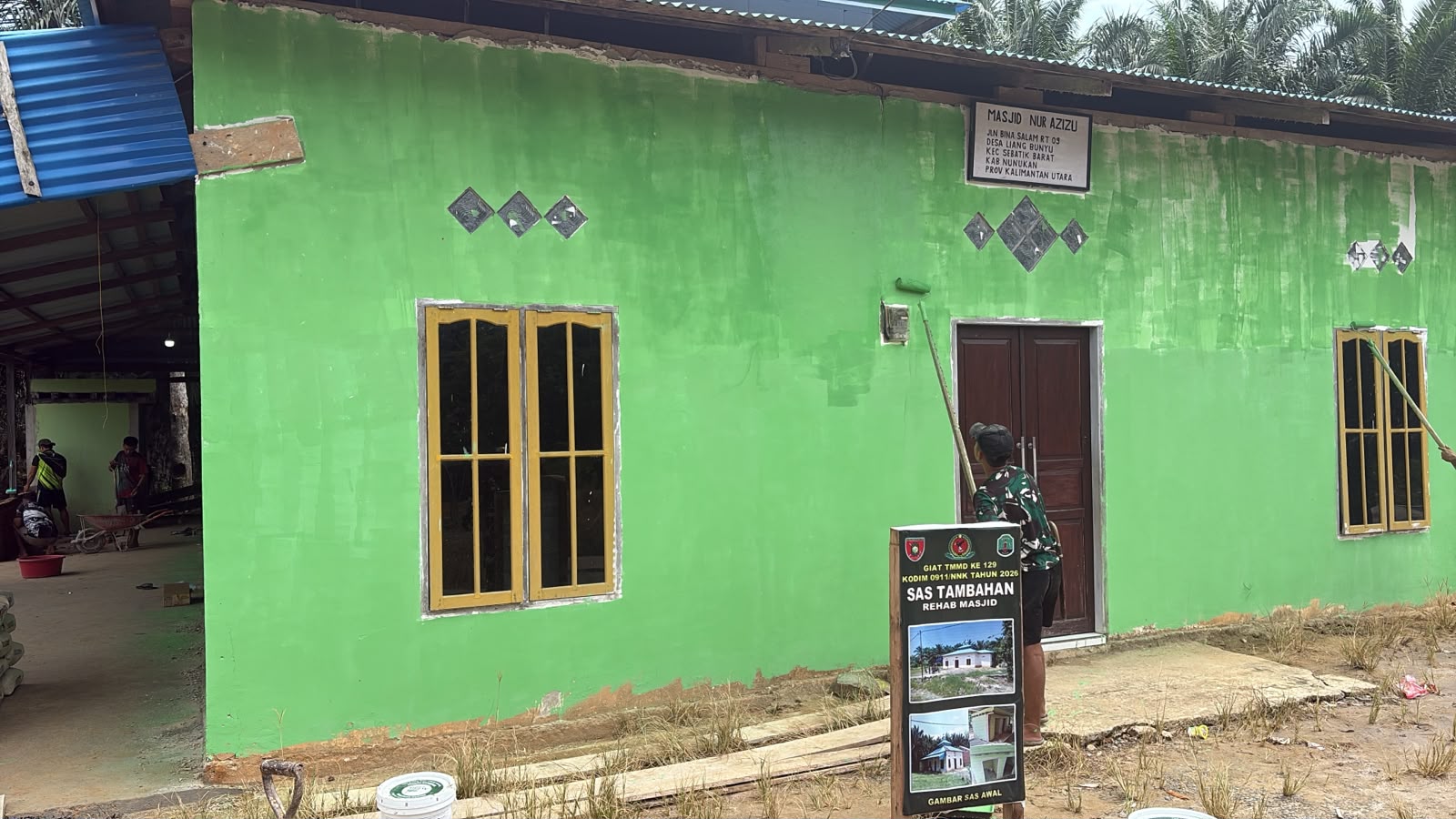 Kejar Target, Satgas TMMD Ke-129 Kodim 0911/Nunukan Kebut Rehab Masjid Nur Azizu di Sebatik Barat