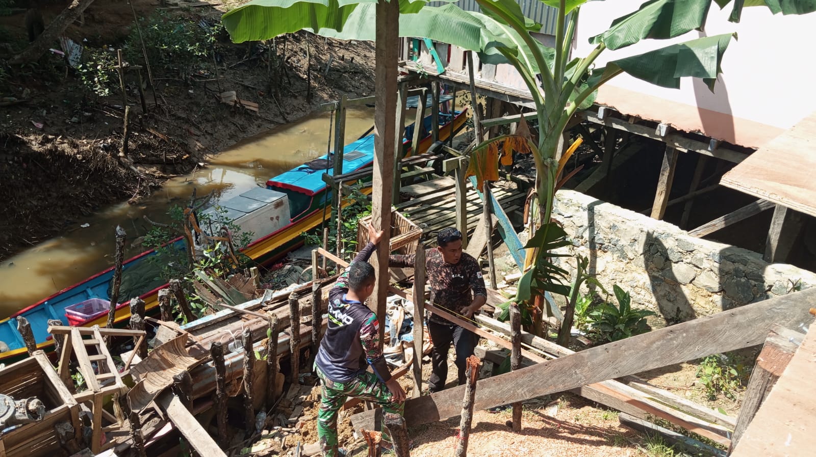 Cegah Longsor Berulang, Satgas TMMD Ke-129 Kodim 0911/Nunukan Pastikan Pembangunan Siring Penahan Tanah Kokoh dan Kuat