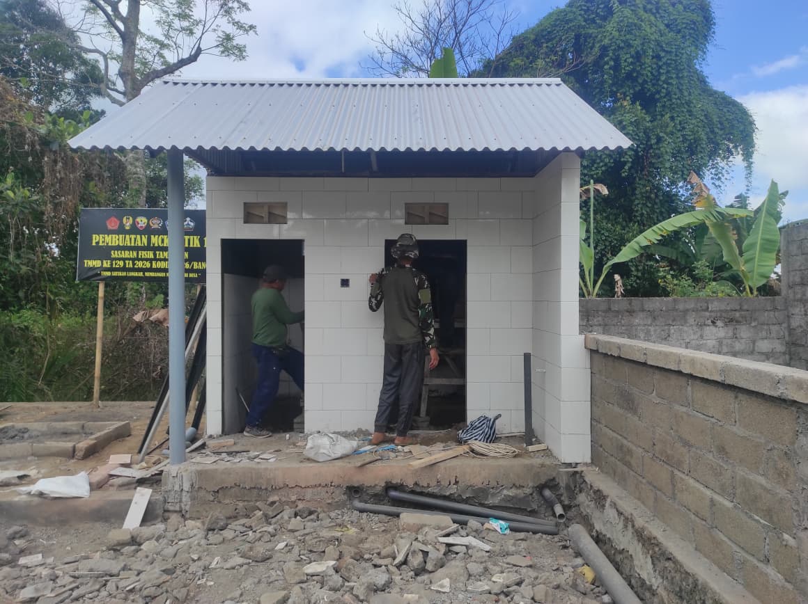 Finishing MCK Dikebut, Satgas TMMD Ke-129 Kodim 1626/Bangli Optimalkan Waktu Jelang Penutupan