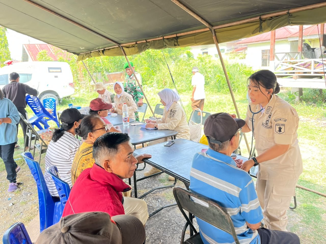 TMMD ke-130 Perkuat Komitmen Sosial melalui Pengobatan dan Bantuan Bahan Pokok