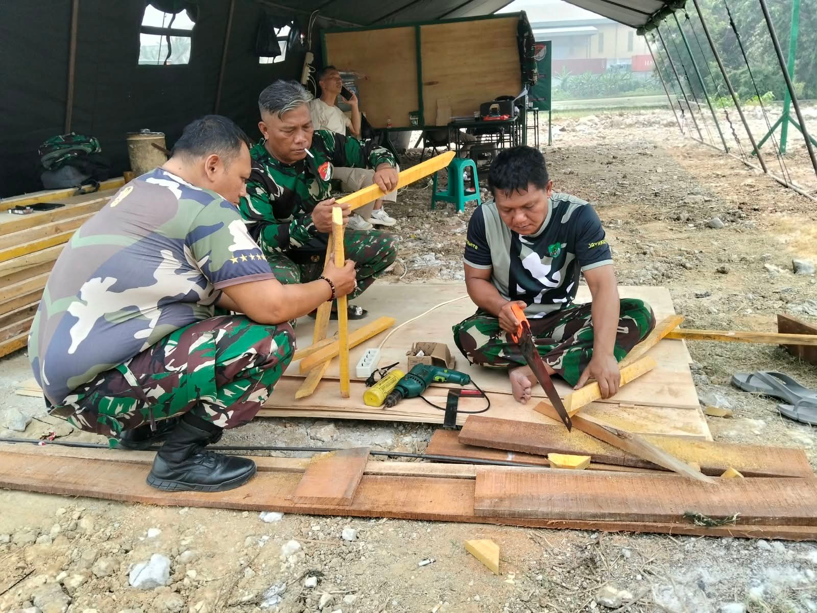 Pengerjaan Infrastruktur Desa Sumur Bandung melalui Program Sinergi TNI