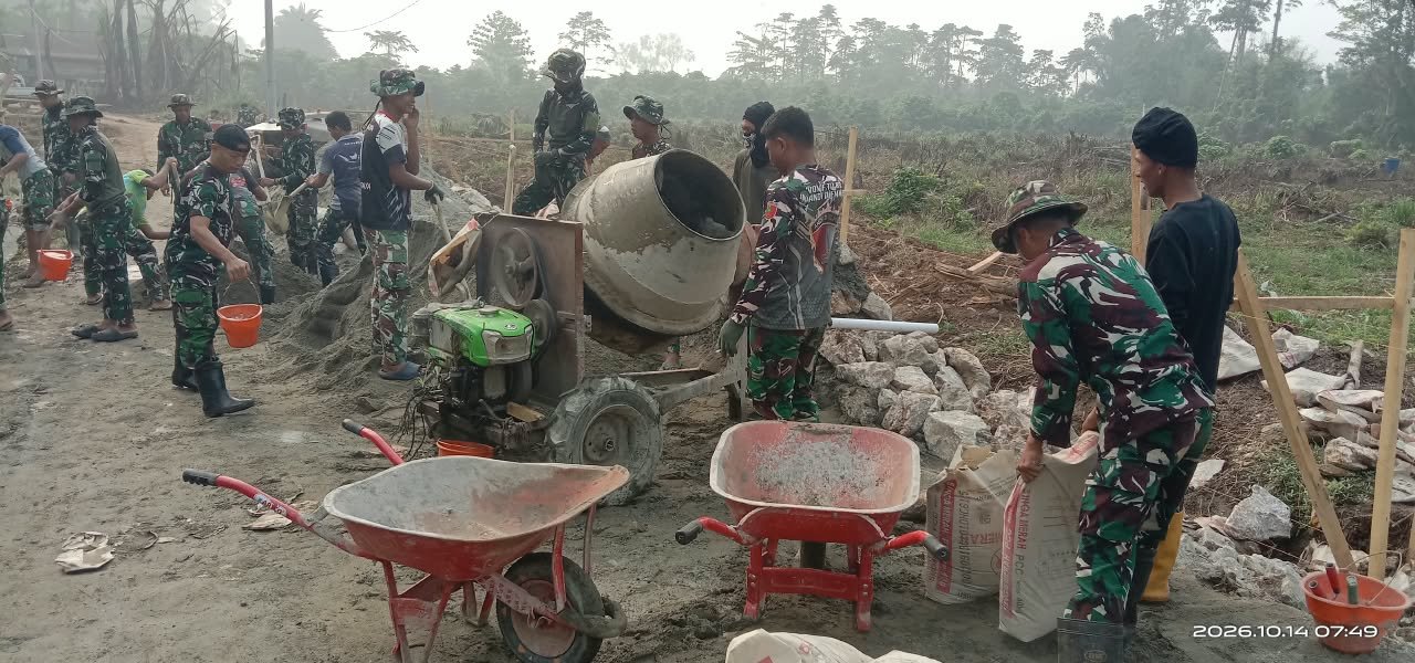 Kebersamaan TNI dan Masyarakat Parumpanai Ciptakan Jalan untuk Masa Depan