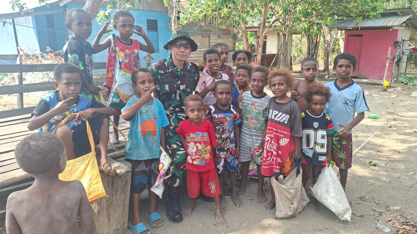 Kedekatan TNI dan Generasi Muda di Yamboi Mewujudkan Sinergi Sosial