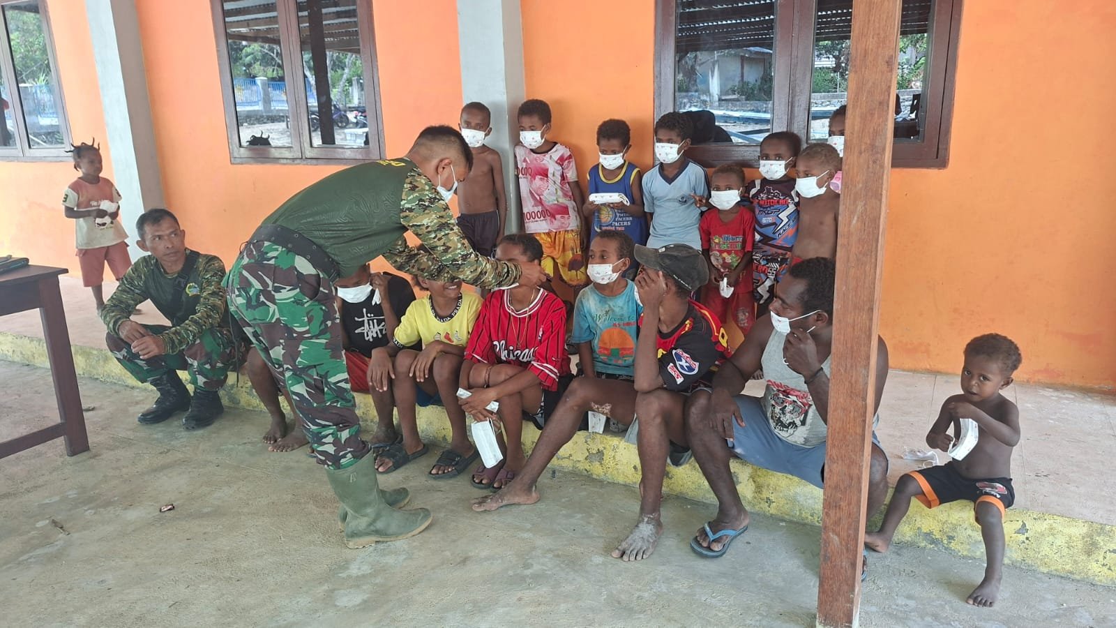 Masyarakat Yamboi Diberikan Pengetahuan Pentingnya Masker untuk Kesehatan Anak