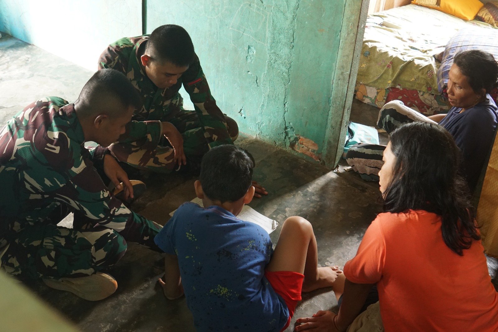 Kehangatan antara Satgas TMMD ke-130 dan Komunitas Kandang Limun