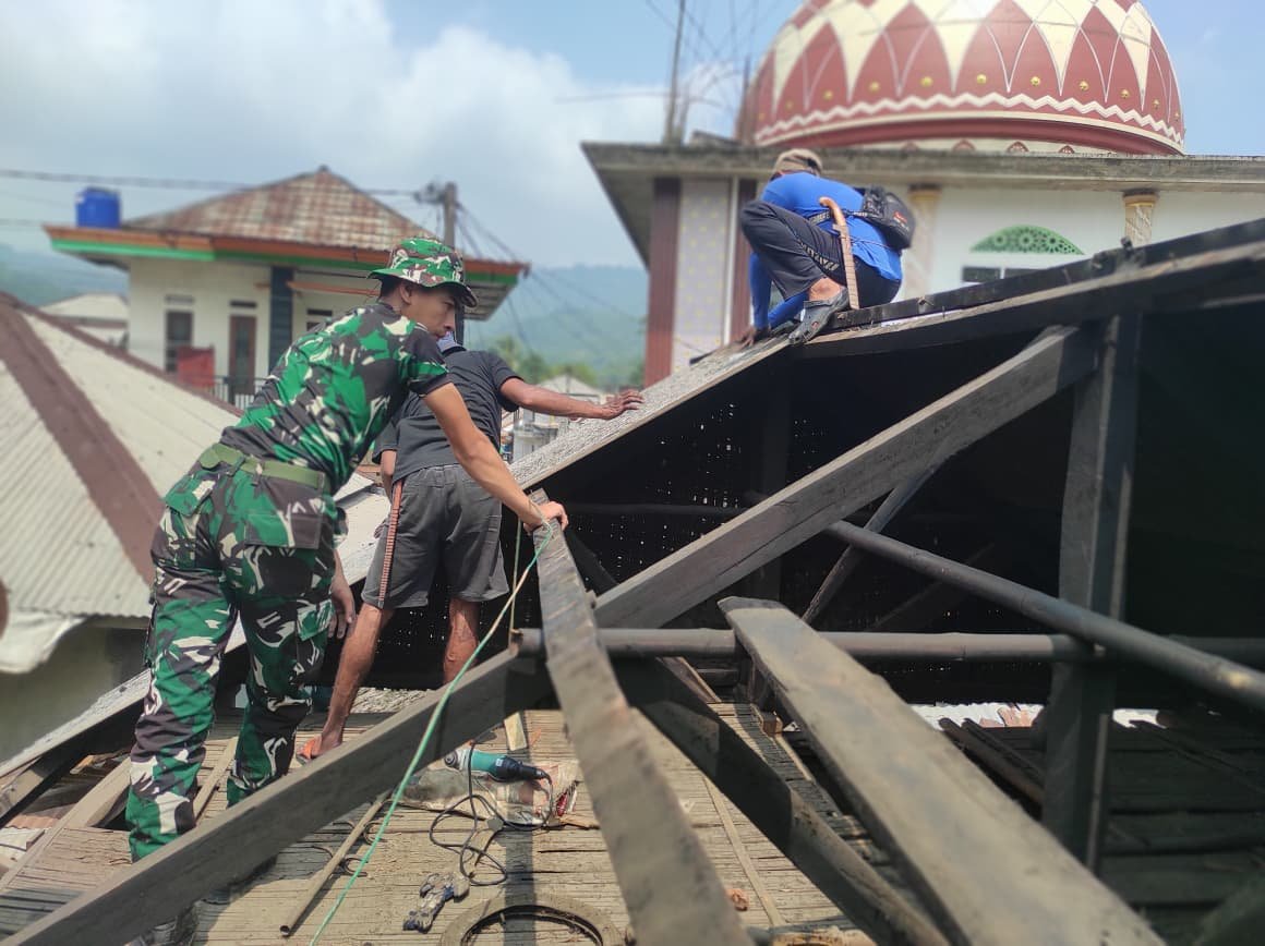 Kebangkitan Sosial di Lebak: TNI Merenovasi Rumah Bapak Entang di Citorek Barat