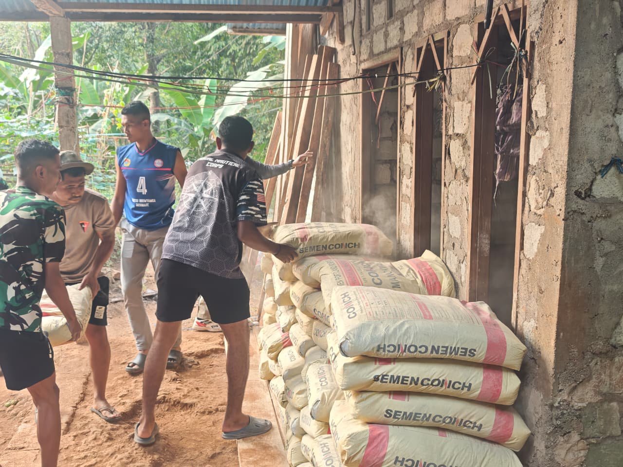 Di Balik Kabut Asap, Satgas TMMD Perjuangkan Infrastruktur di Dusun Seri