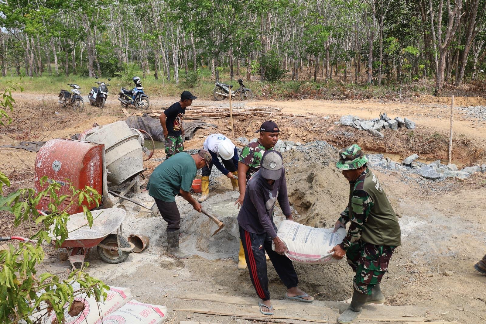 Kekuatan Komunitas dan Satgas TMMD dalam Pembangunan Box Culvert di Karang Rejo