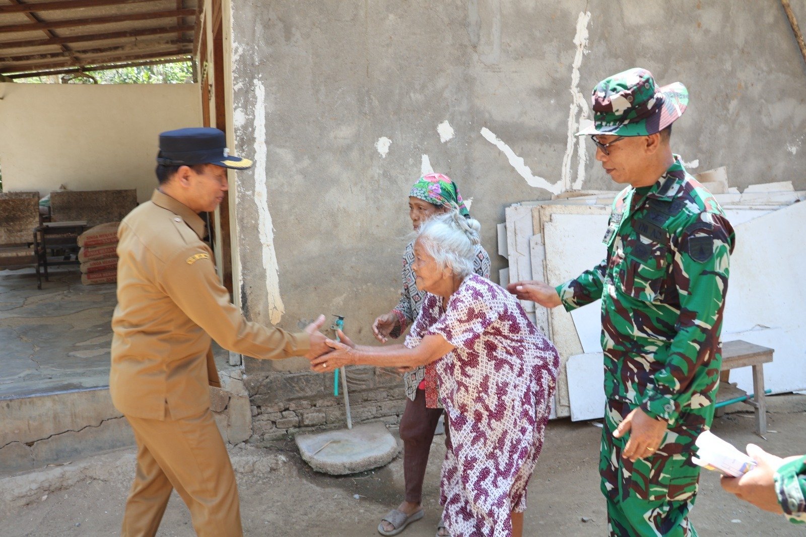 Mbah Waqilah berharap rumah nyaman melalui pembangunan RTLH TMMD ke-130