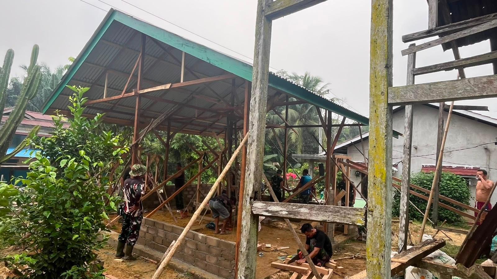 Peran Satgas TMMD Ke-130: Membangun Rumah Ibu Suhanim dengan Semangat Gotong Royong