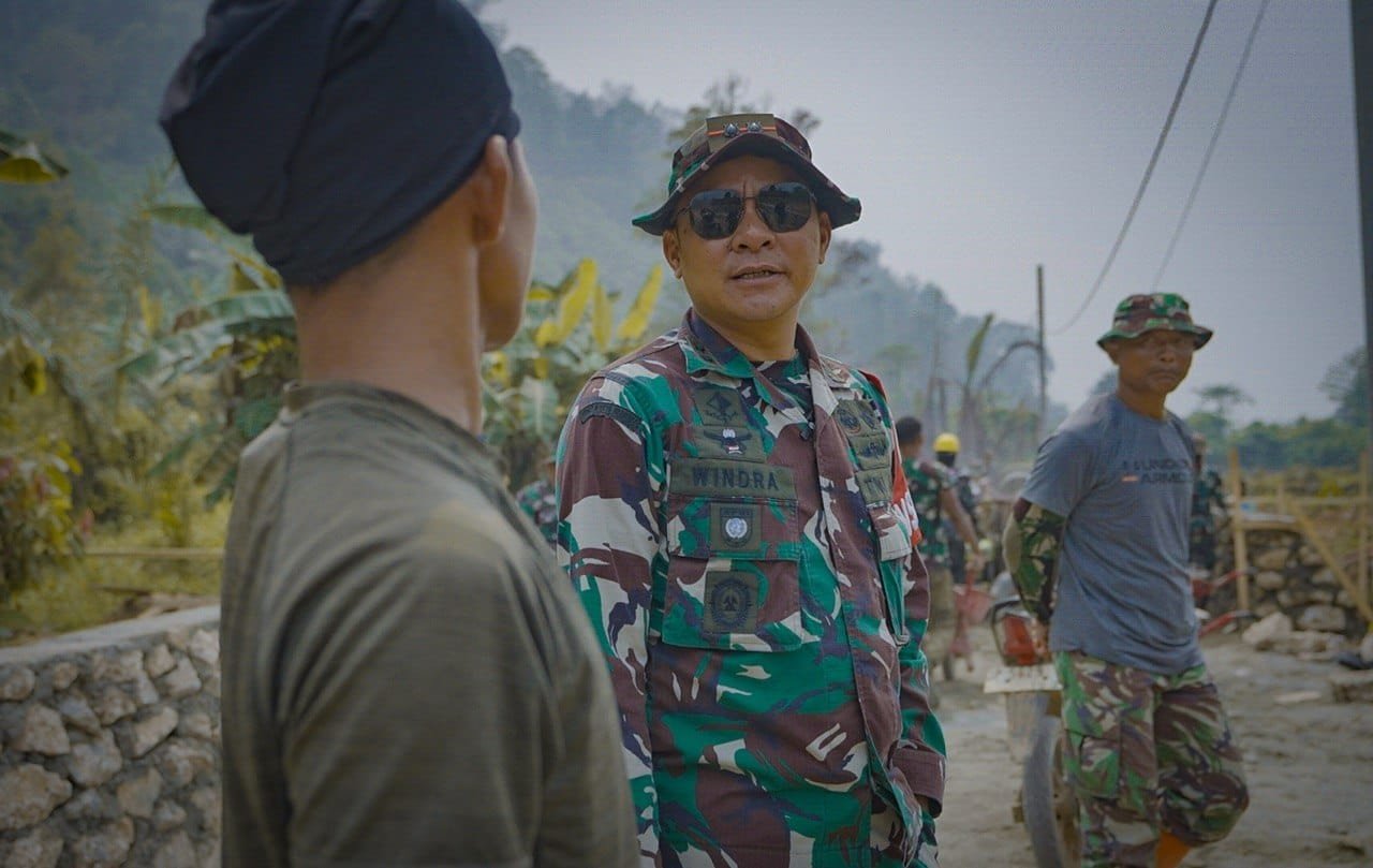 Letkol Windra Pantau Proyek, Dorong Semangat Kerja Prajurit di Dusun Rande-Rande