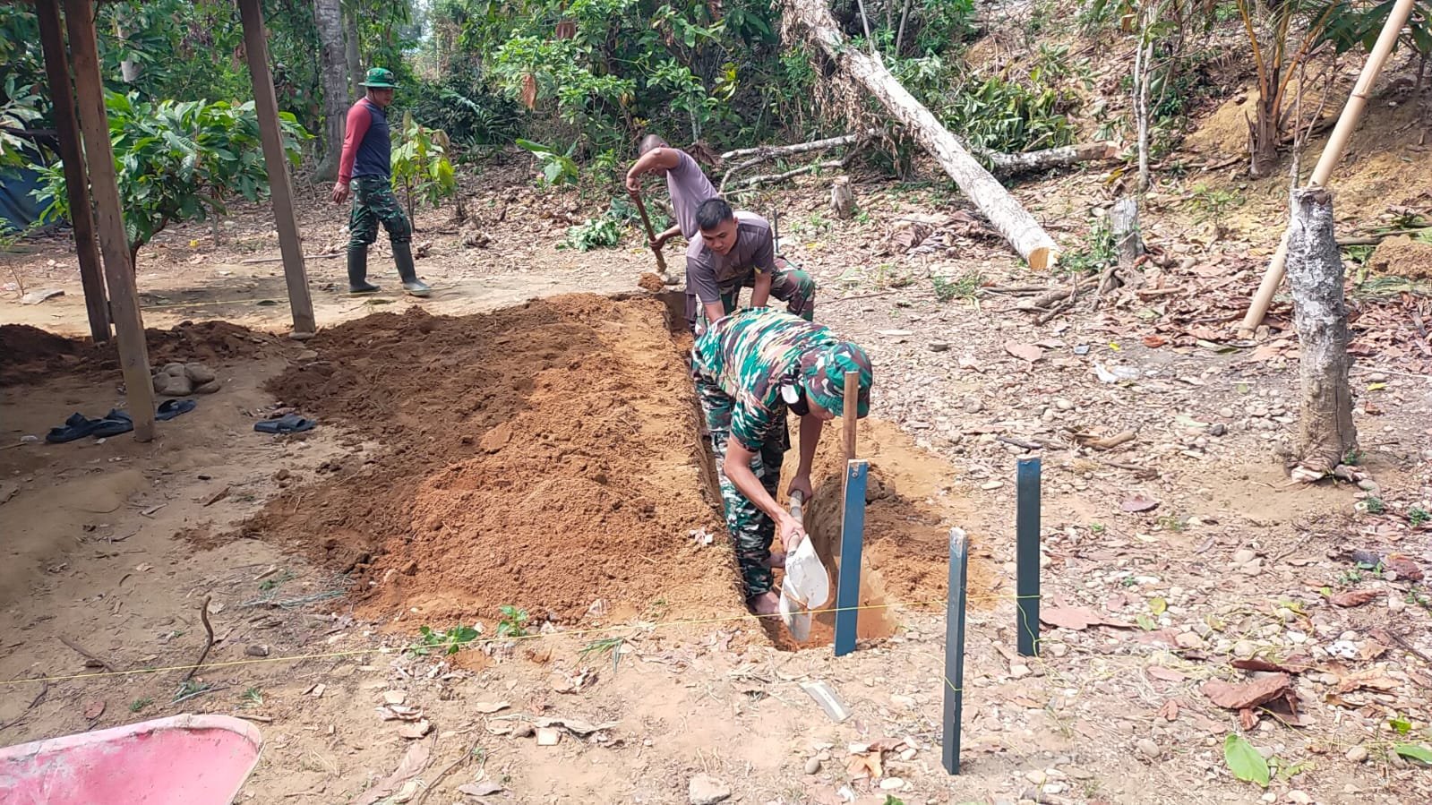 Satgas TNI Mulai Pembangunan RTLH untuk Bapak Tuku di Poso