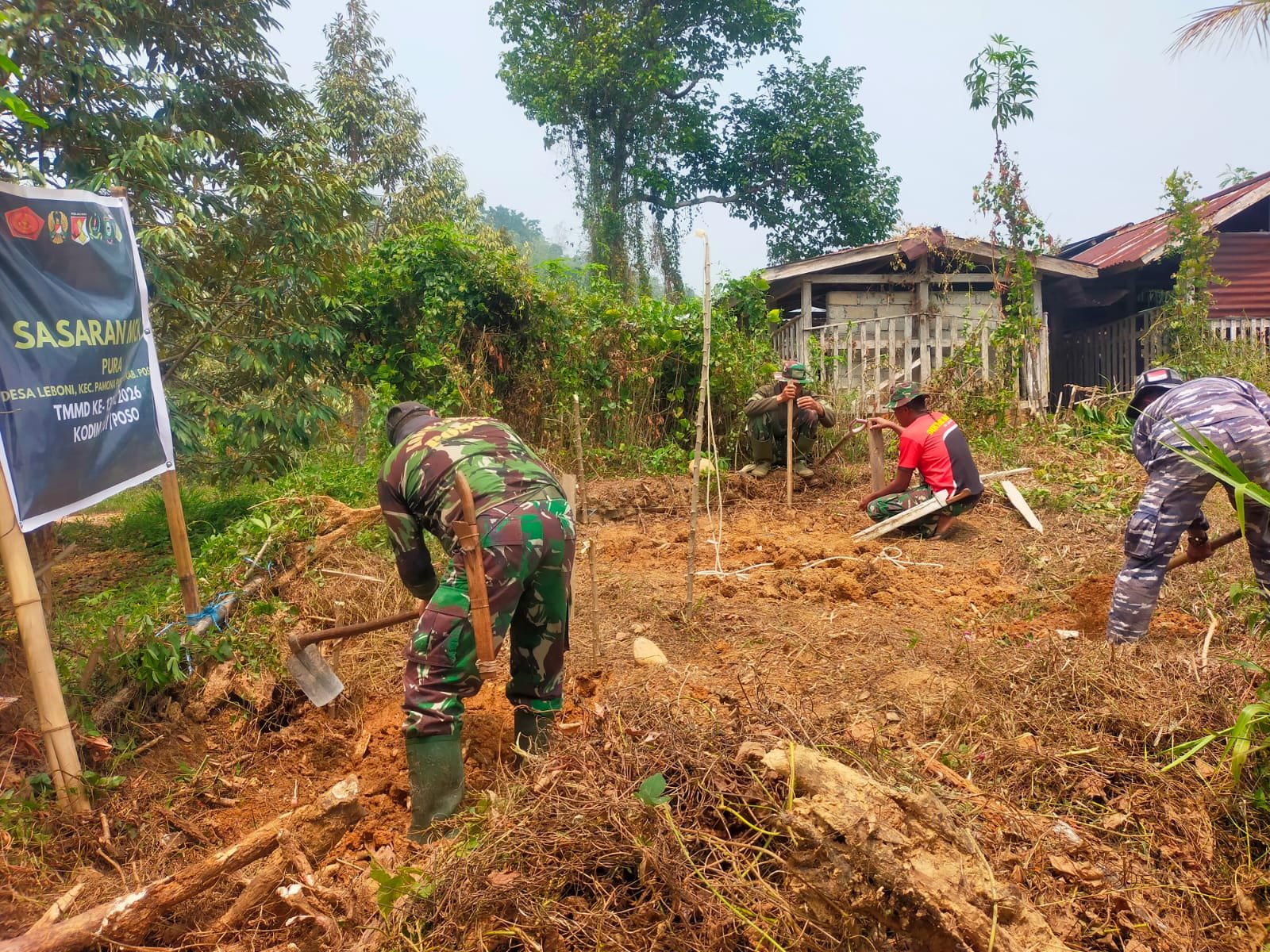Satgas TMMD ke-130 Mulai Pembangunan MCK untuk Masyarakat Desa Leboni