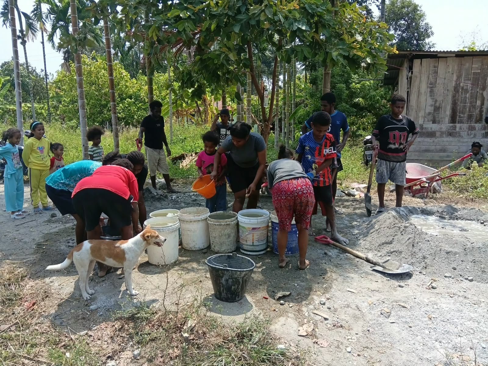 Mama-Mama Papua Bersama-Padu Menuju Keberhasilan TMMD ke-130 di Manokwari