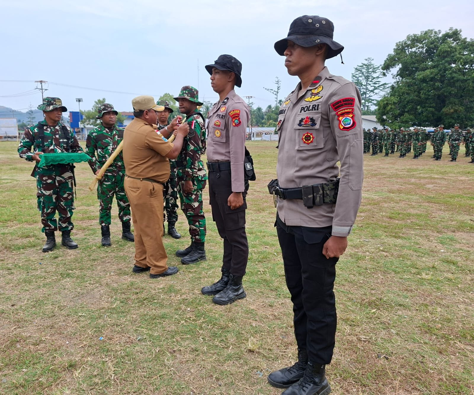 Prajurit TNI Siap Bertugas Usai Simbolis Pembukaan Program TMMD ke-130