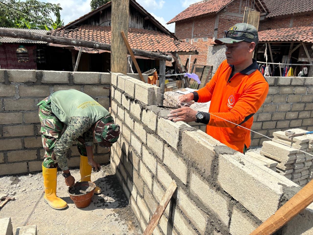 Agus Suwandi Ikut Serta Dalam Proyek TMMD, Rumahnya Akhirnya Mulai Terbangun