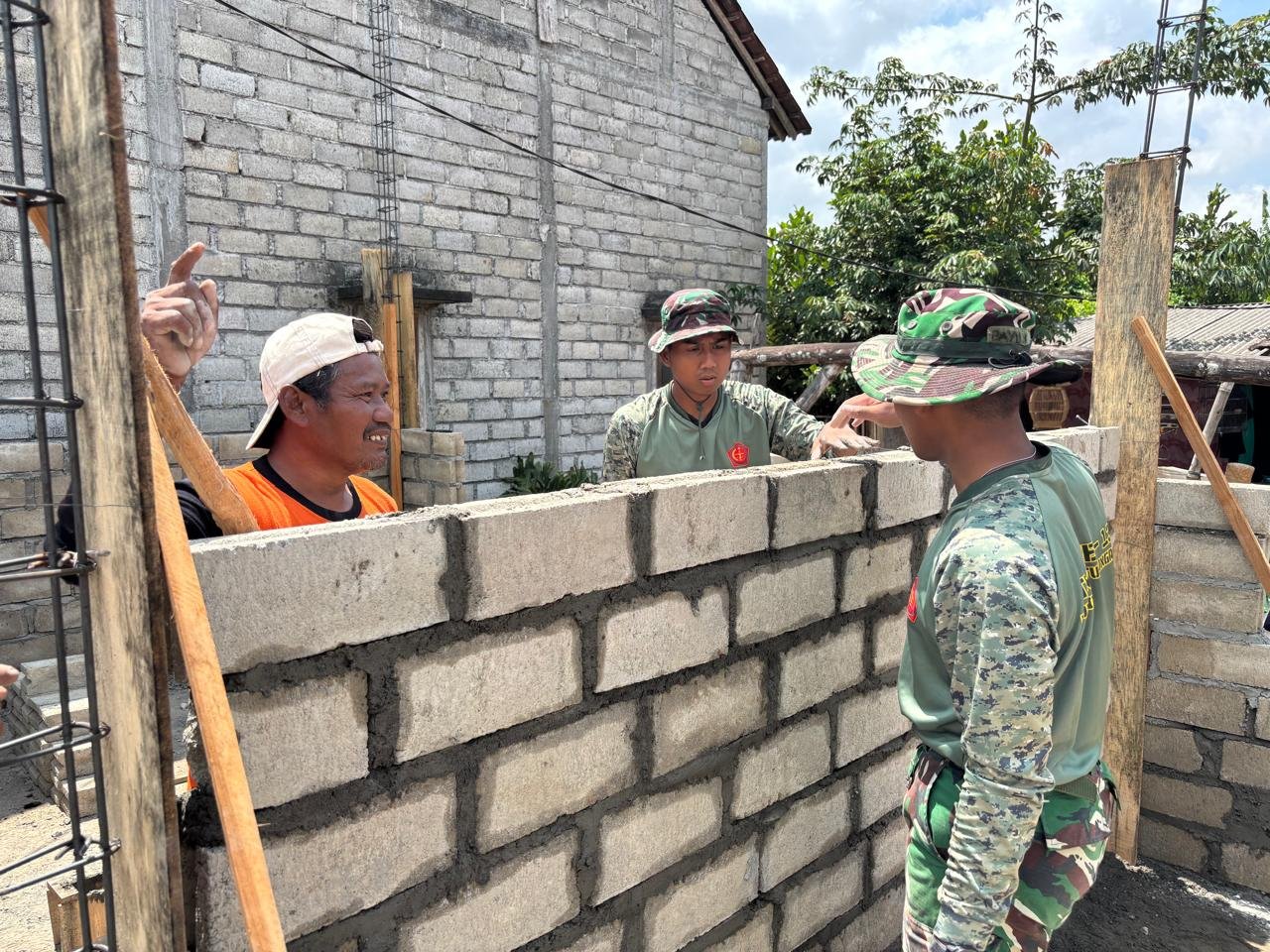 Agus Suwandi Tunjukkan Rasa Syukur dengan Aktif Bantu Pembangunan Rumah
