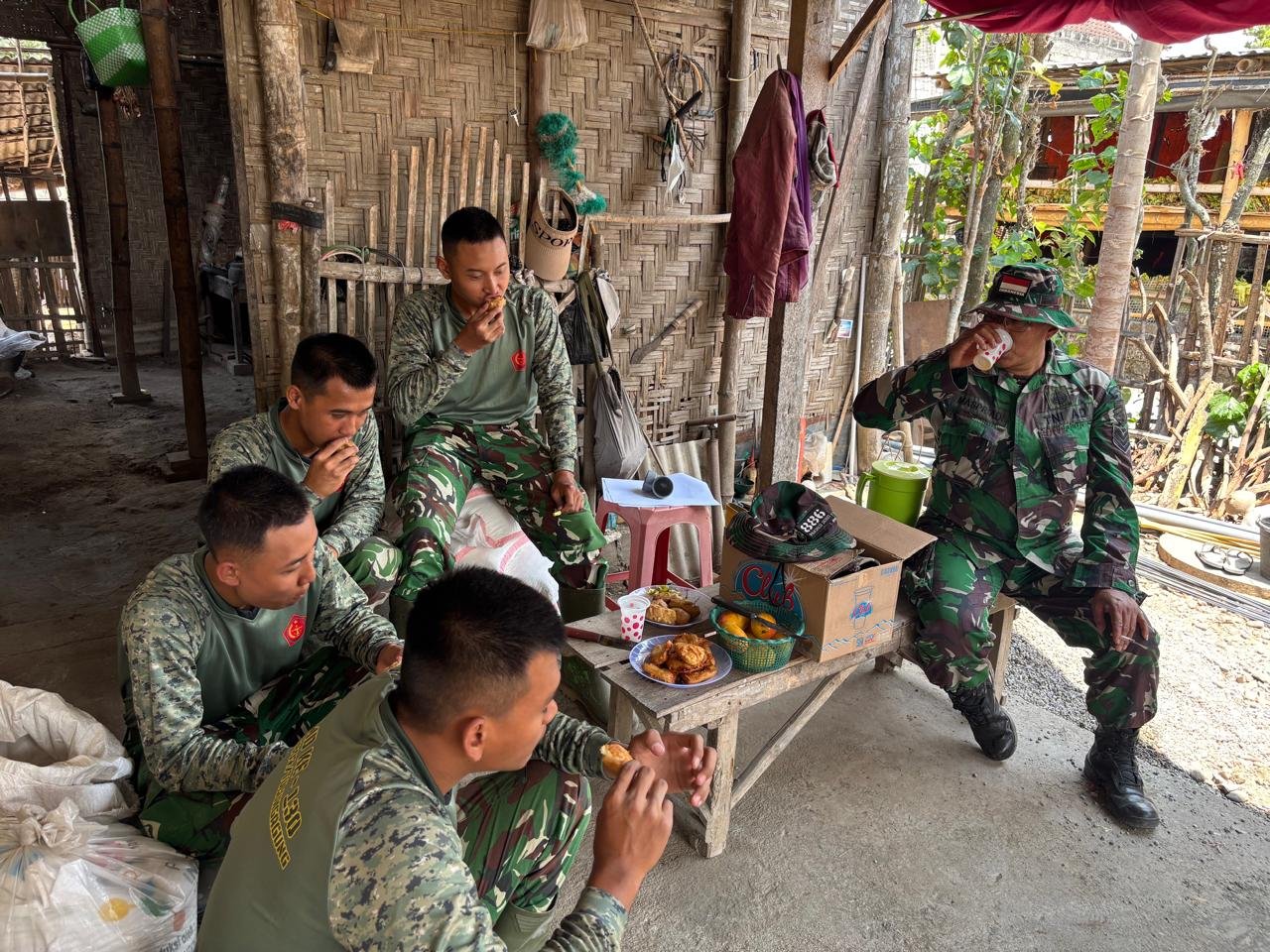 Rasa Syukur Warga melalui Hidangan Sederhana untuk Prajurit TMMD