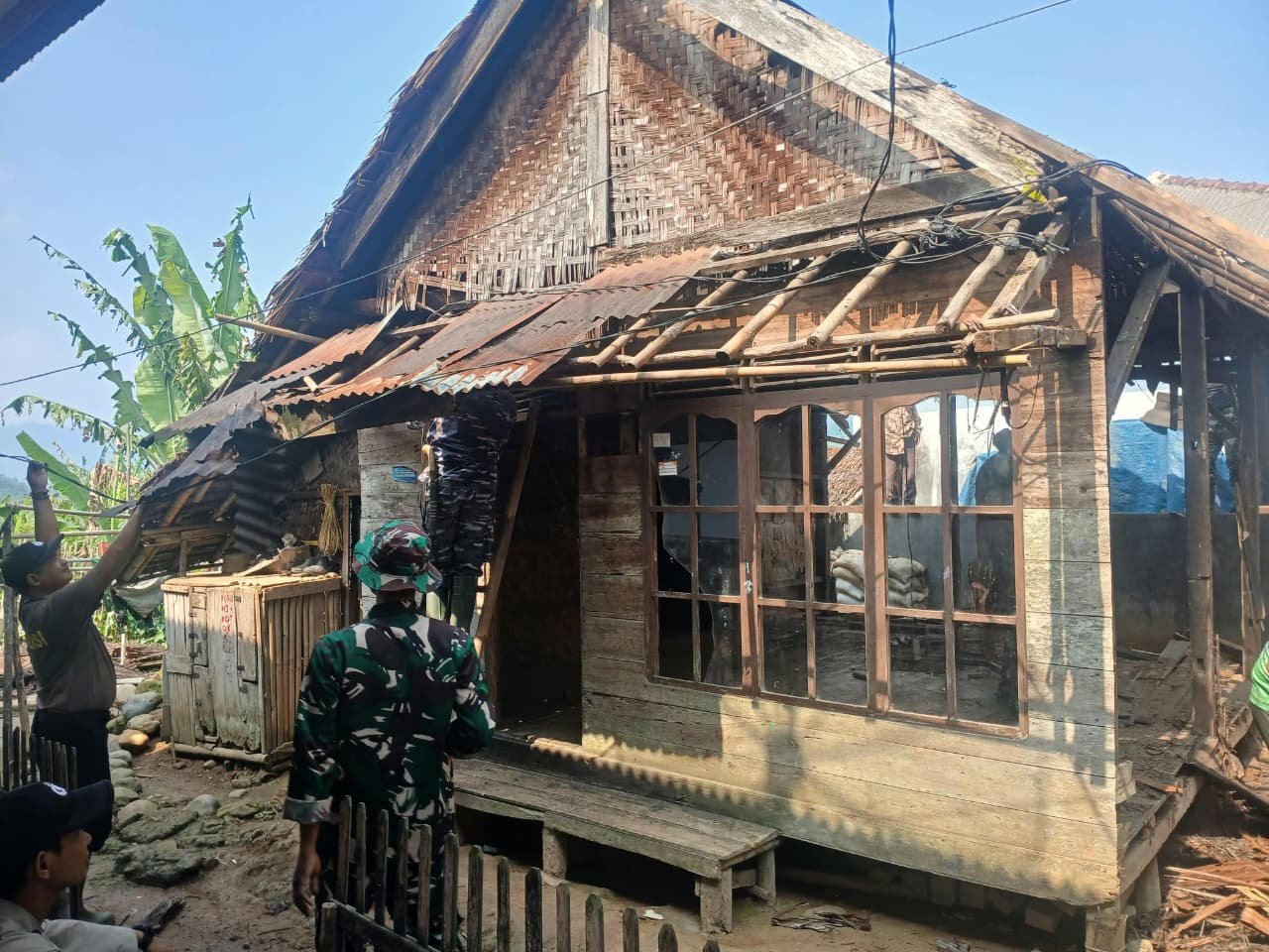 Satgas TMMD ke-130 Perbaiki Hunian Layak untuk Petani di Lebak