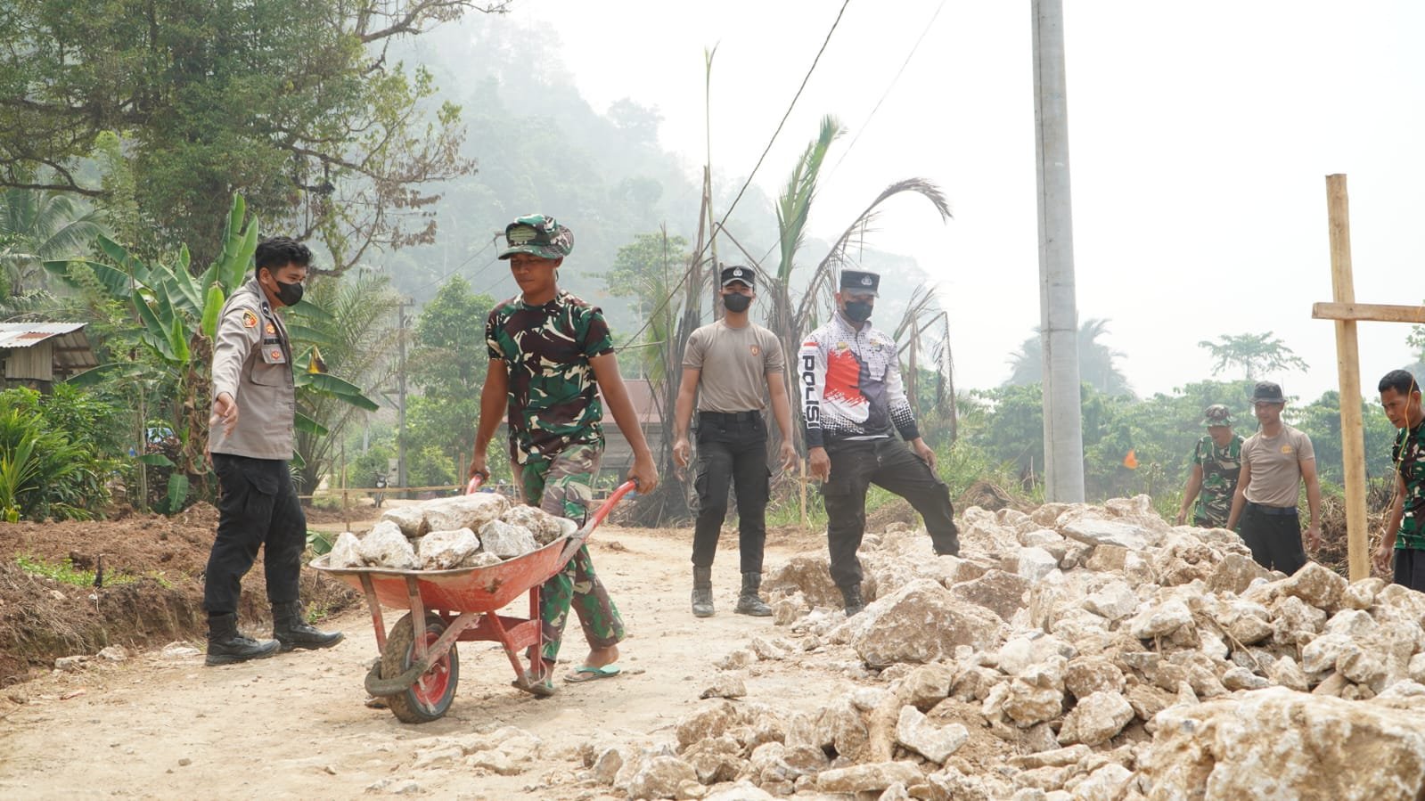 TMMD Ke-130 Menguatkan Hubungan Antara Masyarakat, TNI, dan Polri di Luwu Timur