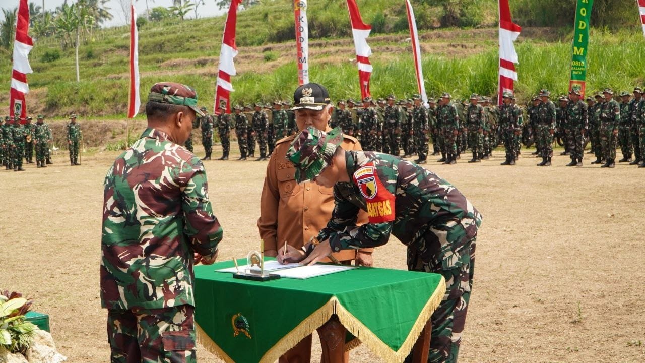 Bupati Malang Teken Naskah TMMD ke-130, Tandai Dimulainya Pekerjaan di Kabupaten Malang