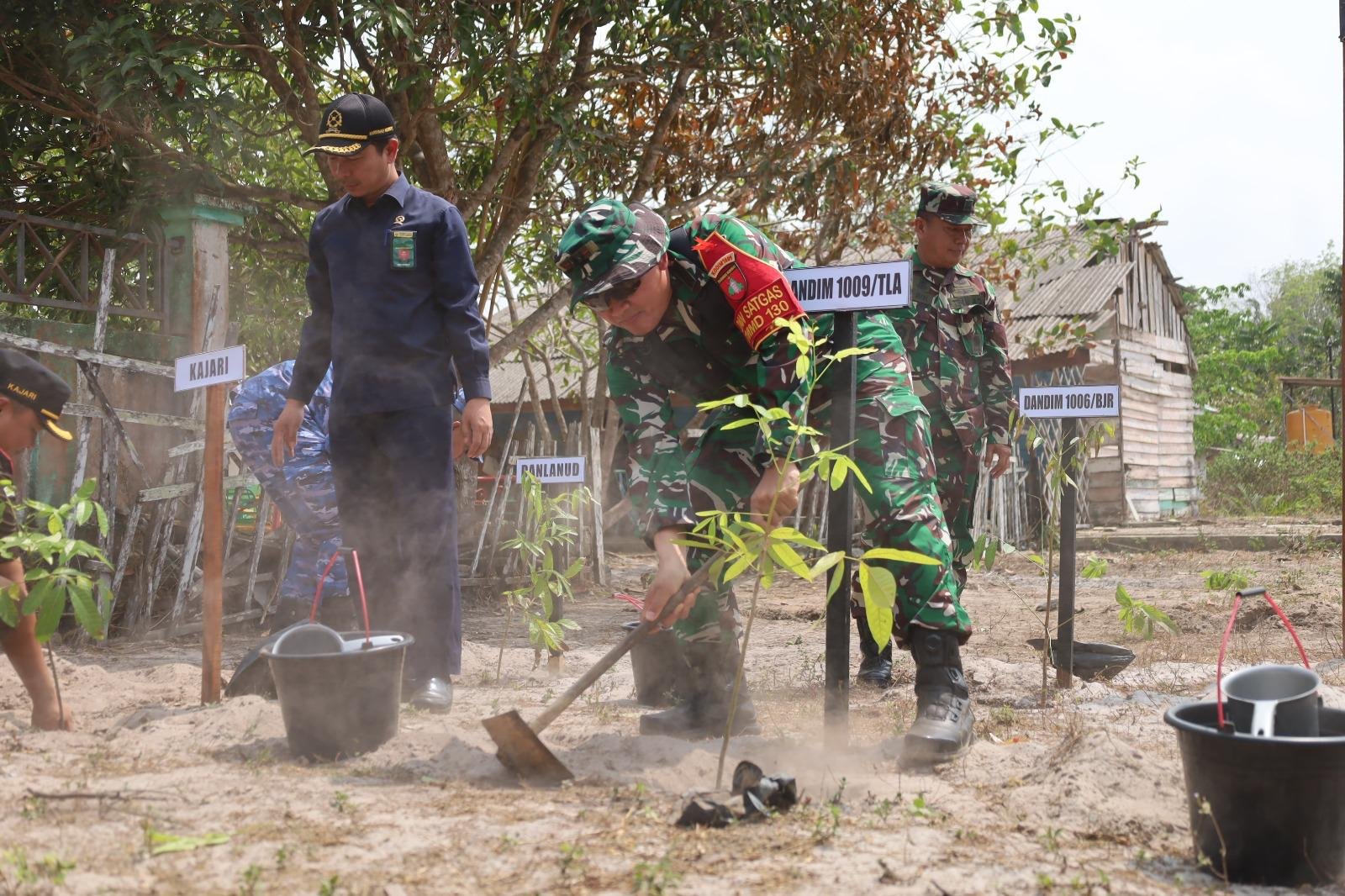 Kepedulian TNI untuk Lingkungan Terwujud dalam Aksi Hijau TMMD ke-130