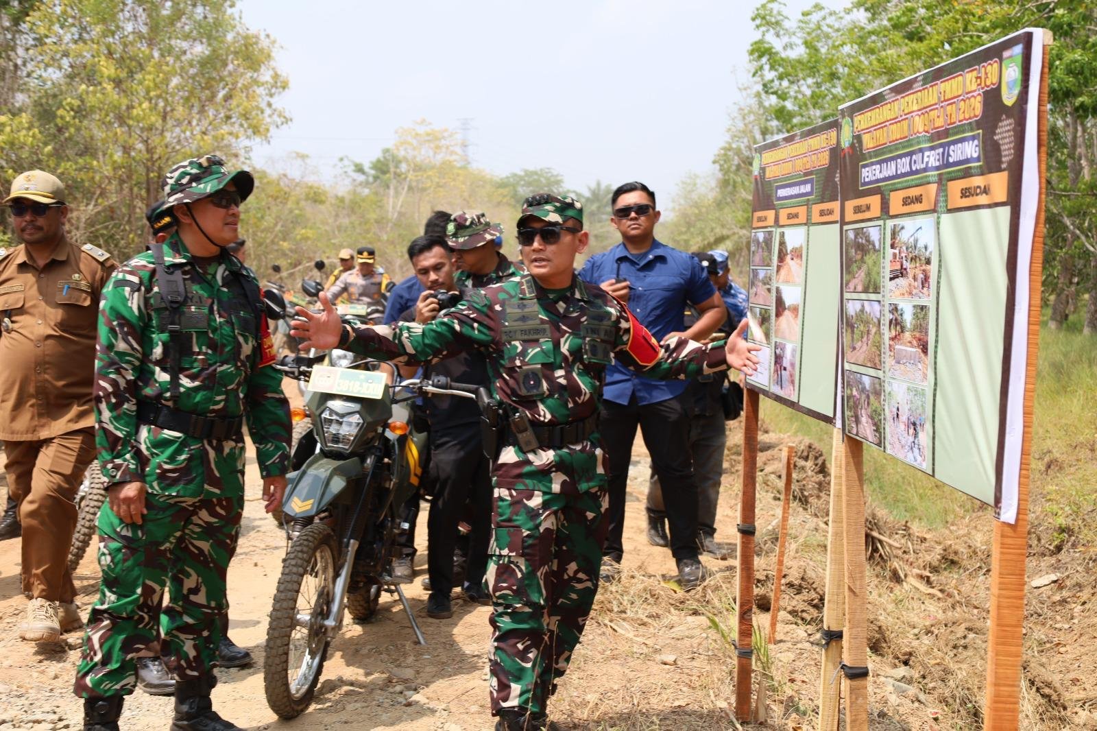 Dandim 1009 dan Bupati Tanah Laut Tinjau Pembangunan TMMD di Desa Karang Rejo