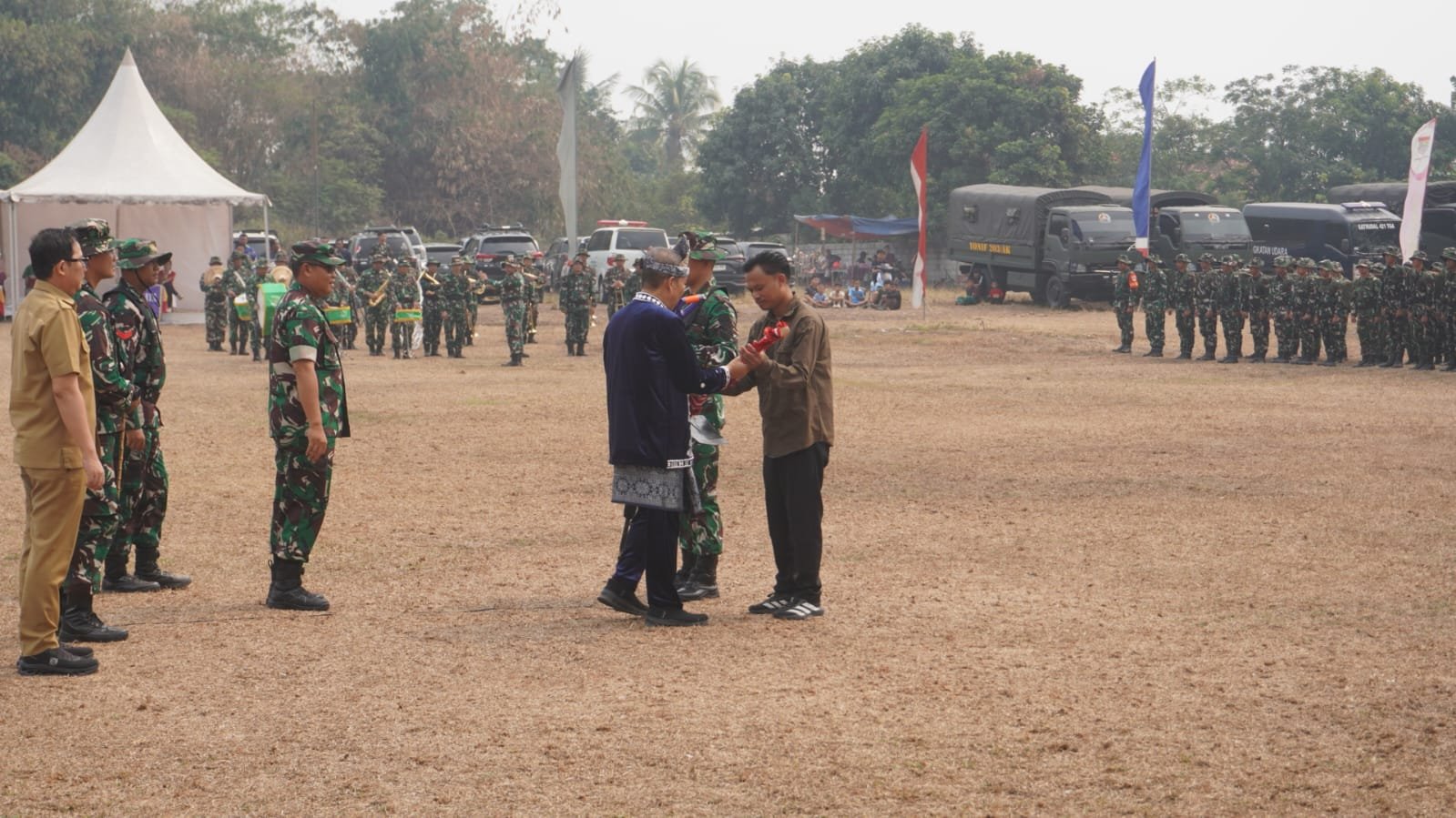 Pemkab Tangerang Mulai TMMD ke-130 dengan Penyerahan Simbolis Alat Bantu Pembangunan