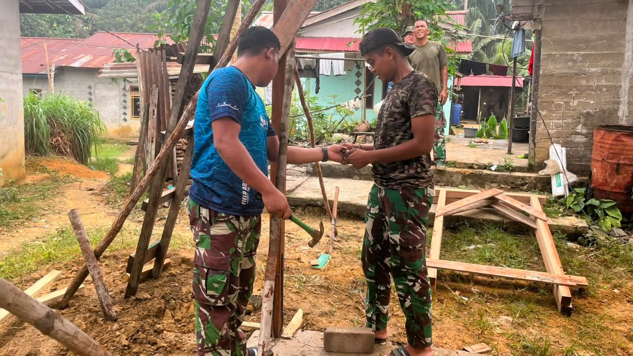Hadirkan Harapan Baru, Satgas TMMD Ke-130 Bangun Rumah untuk Bu Suhanim