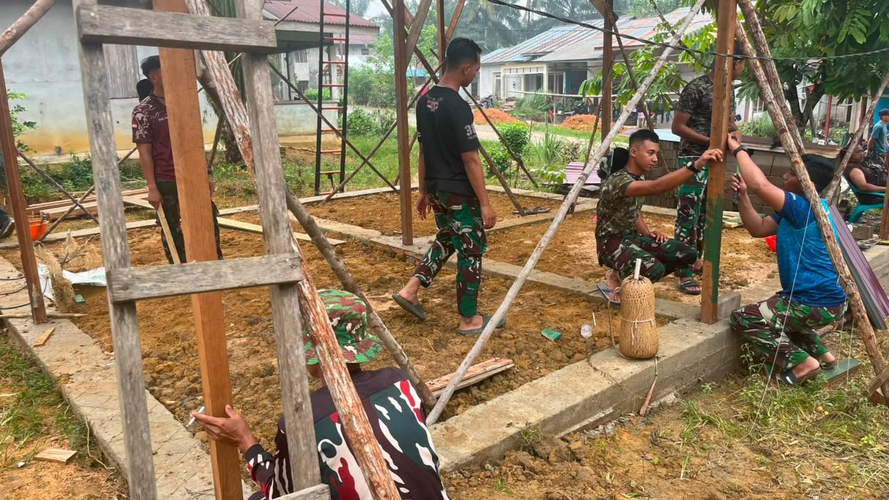 TMMD Ke-130: Membangun Kembali Kehidupan Bu Suhanim Melalui Kerja Bersama